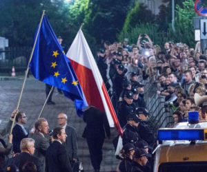 PROTEST POD SENATEM.