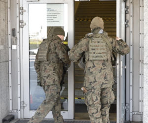 Warszawa. Wojsko na stacjach kolejowych