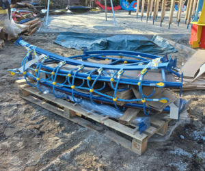 Statek w naprawie, pająk już jest. Trwa modernizacja placu zabaw w Parku Tysiąclecia w Lesznie