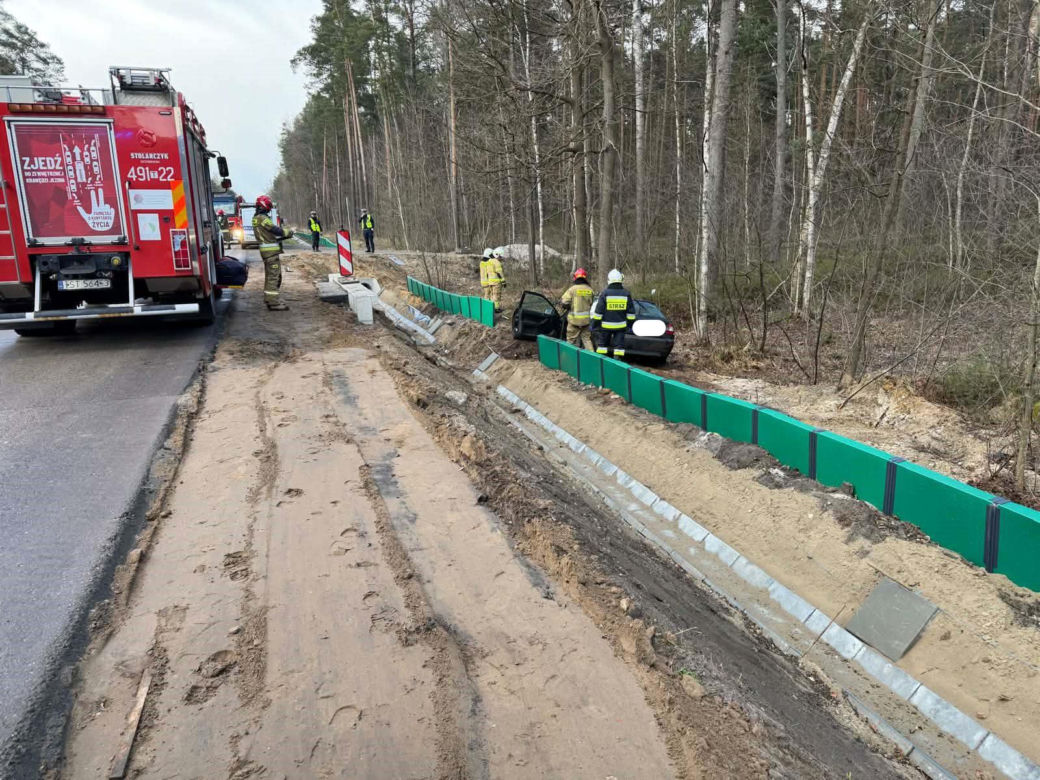 Tragedia na drodze pod Starachowicami. 33-letni kierowca Audi zginął po dramatycznym wypadku
