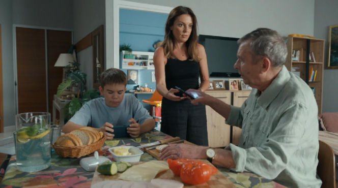 Barwy szczęścia, odcinek 3281. Ksawery (Bartosz Gruchot), Kasia (Katarzyna Glinka), Czesław (Marian Jaskulski)