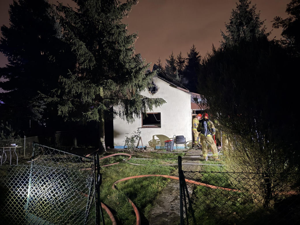 Zwęglone ciało człowieka w spalonym budynku. Tragiczny pożar w Warszawie