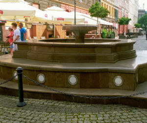 Niedziałająca fontanna na deptaku Bogusława do likwidacji