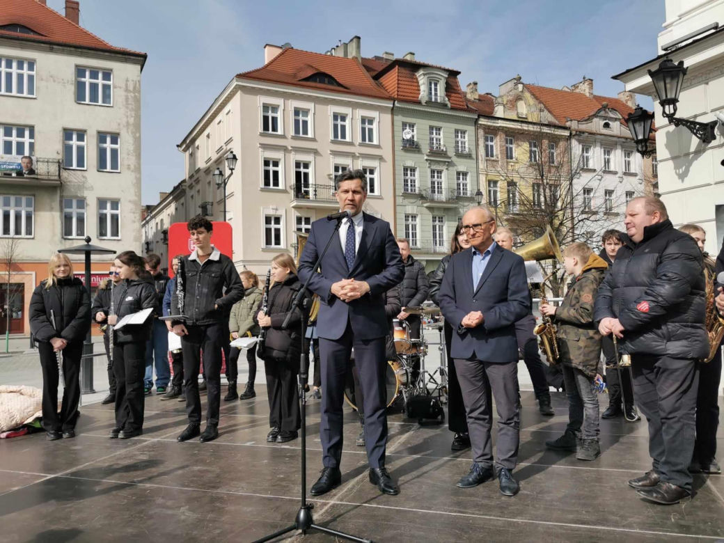 Kalisz. Zatańczyli walca z filmu „Noce i Dnie”
