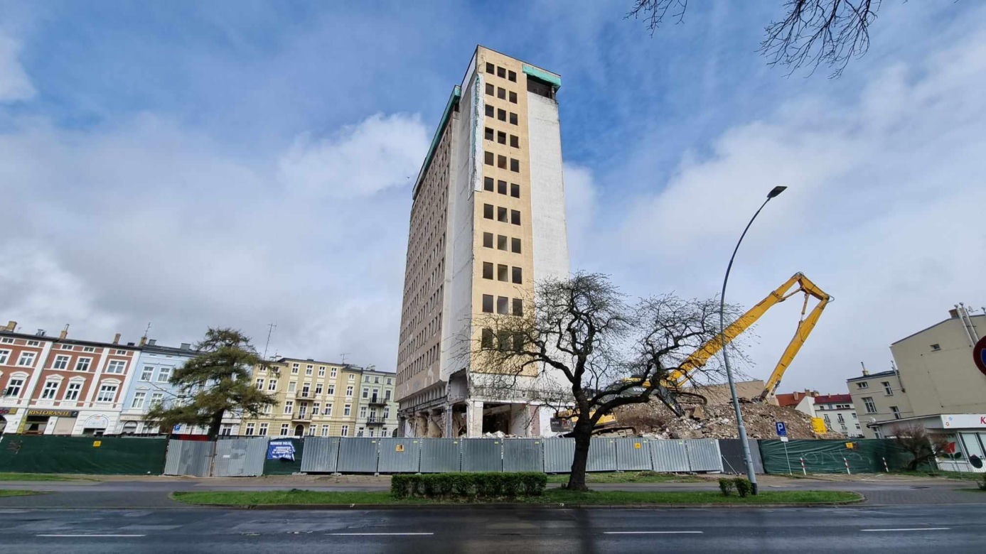 Rozbiórka "Związkowca" wstrzymana
