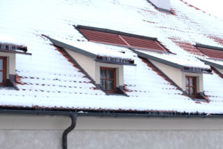 Ośnieżony dach prawdę Ci powie o izolacji domu. To naturalna kamera termowizyjna. Wystarczy jedno spojrzenie
