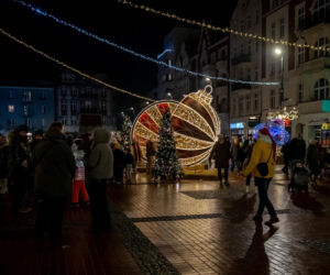 Ruszył świąteczny Jarmark w Bytomiu. Kultowy tramwaj i kaszanka wikinga