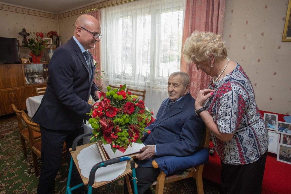 Stuletni bohater z Torunia nagrodzony za niezłomność. Historia Antoniego Gołoda porusza serca