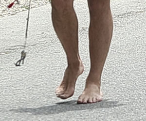 Kto ma takie stopy?