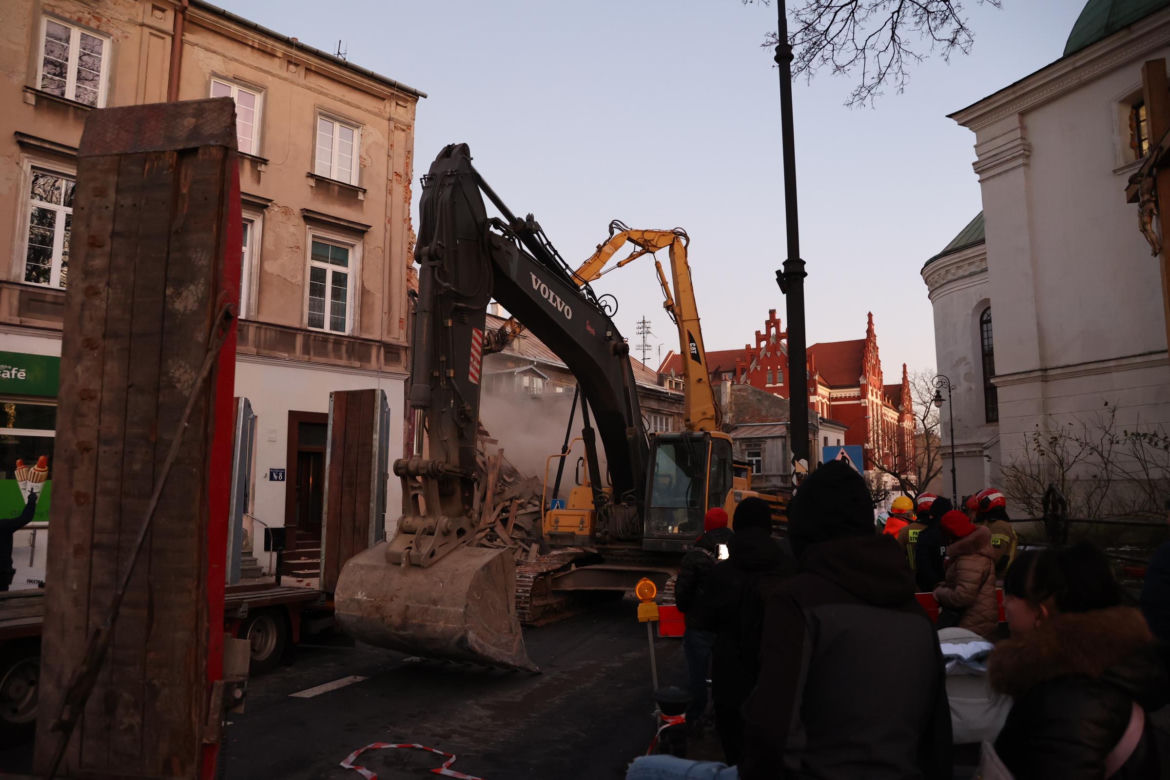 Trwa wyburzanie kamienicy przy ul. Bernardyńskiej w Lublinie