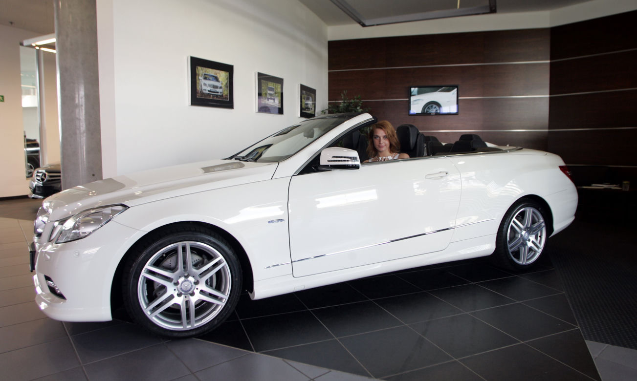 Julia Kamińska wreszcie odebrała mercedesa
