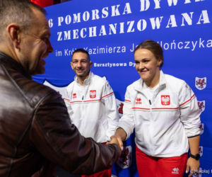 Karol Nawrocki w skórze na gali boksu
