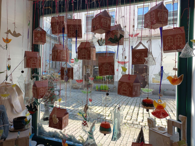 ​Z każdym dniem wybór jest coraz mniejszy. W Galerii MBWA w Lesznie trwa Kiermasz Świąteczny