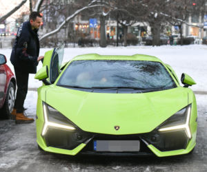 Klaudia Halejcio, mąż jej otworzył auto za całusa