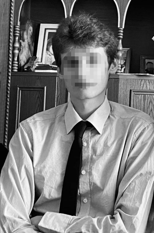Karol, który zginął w Wabczu, spoczął na cmentarzu w Chełmnie. Grób utonął w białych kwiatach