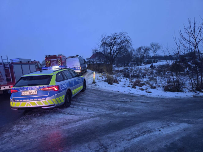 Gołoledź paraliżuje drogi w Bydgoszczy i regionie! Autobus wypadł z drogi [ZDJĘCIA]