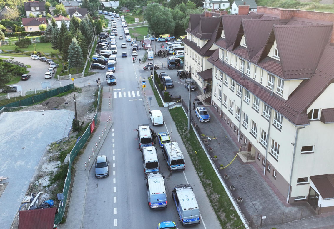 Nowy komunikat policji po obławie w Starej Wsi. Tak odpowiadają na zarzuty