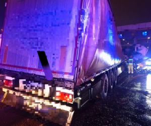 Paraliż na autostradach A1 i A4. Seria wypadków ciężarówek utrudnia dojazd do Katowic