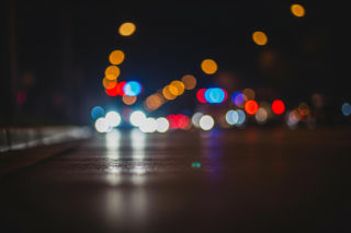 Groźna kolizja Toyot w Warszawie. Kierowca zbiegł, co dalej?