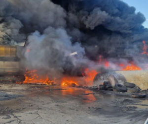 Pożar w zakładzie utylizacji opon w Rożentalu