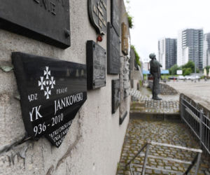 Zniszczyli tablicę Jankowskiego