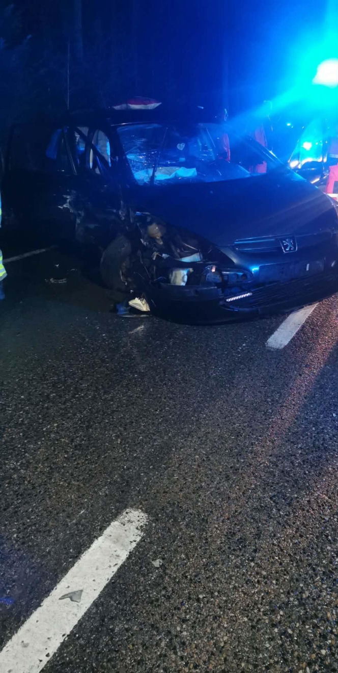 Pilne! Na drodze Starachowice-Lubienia zderzyły się dwa samochody osobowe. Są poszkodowani w tym nastolatka