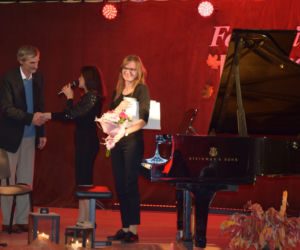Koncert wybitnego pianisty i uzdolnionej stypendystki w Lasecznie