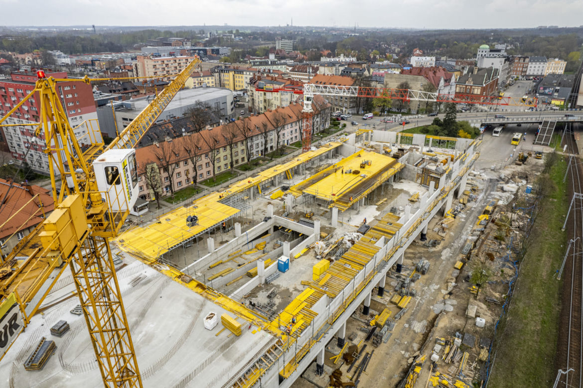 W Zabrzu powstaje centrum przesiadkowe. Inwestycja rośnie w oczach ZDJĘCIA 