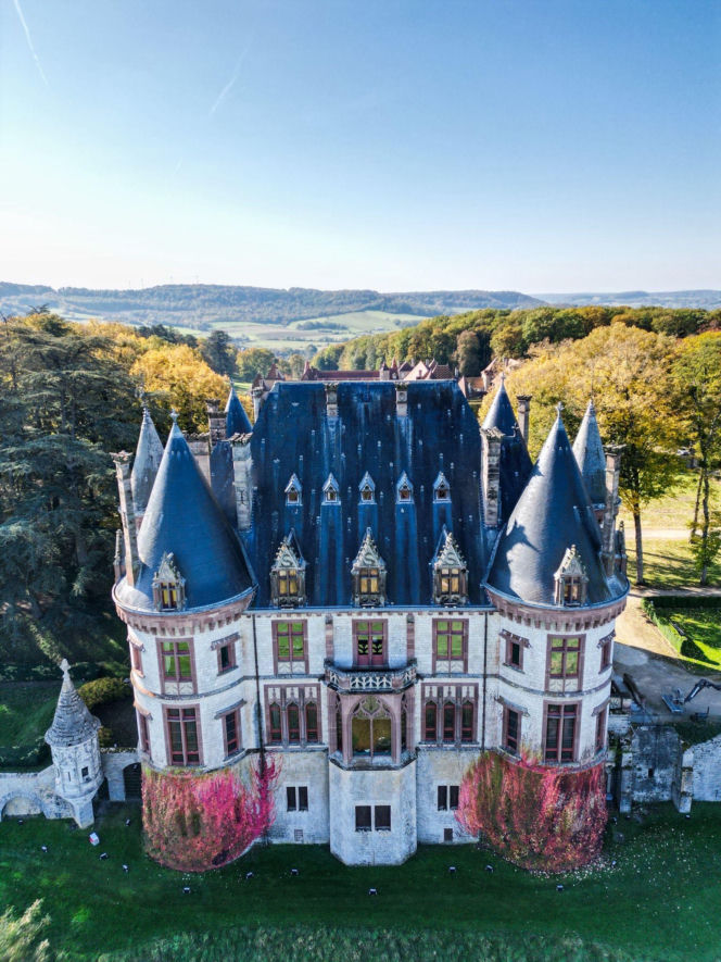 Co naprawdę dzieje się w zamku Zdrajców? Mamy zdjęcia zza kulis hitu TVN!