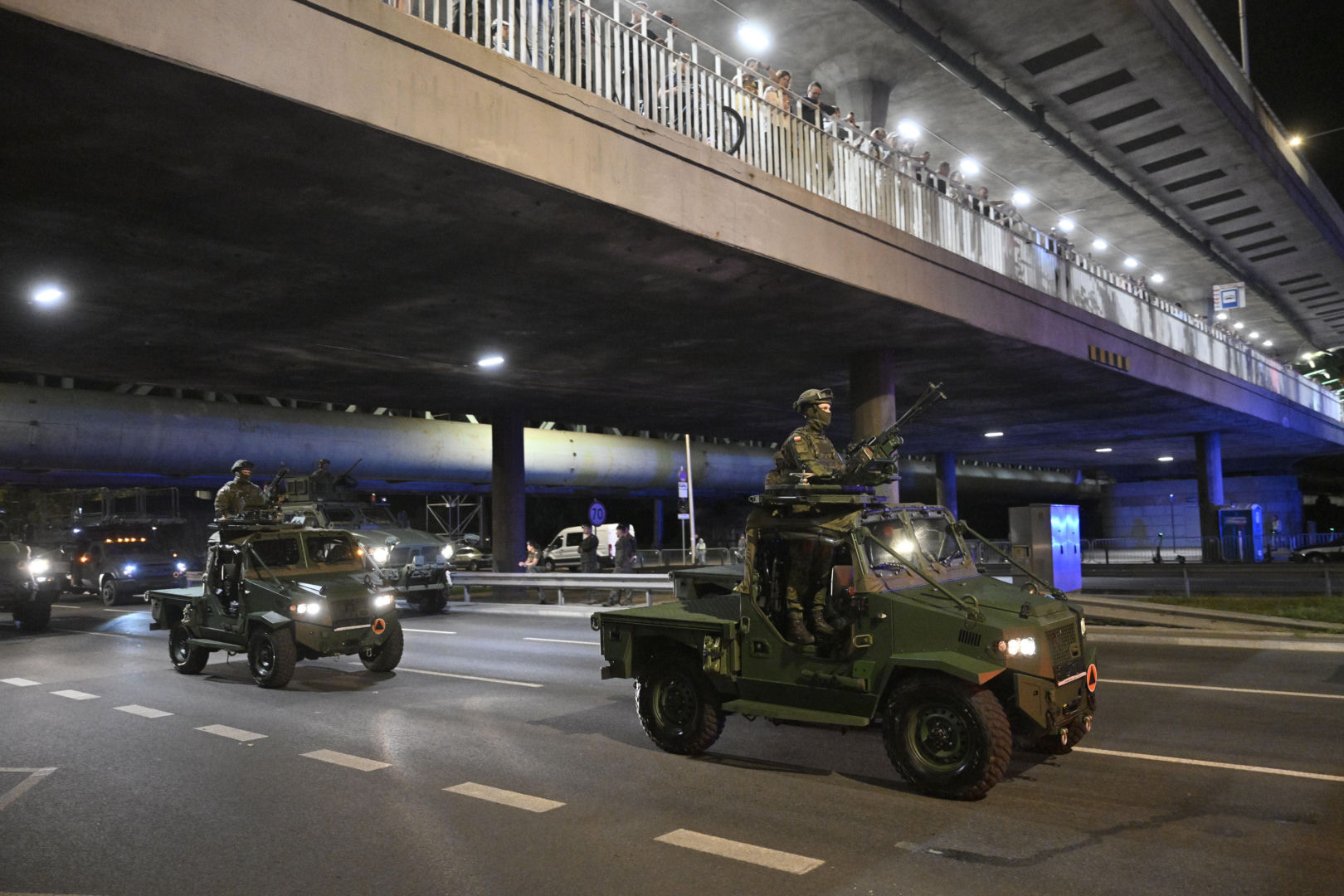 Nocna próba defilady wojskowej w Warszawie