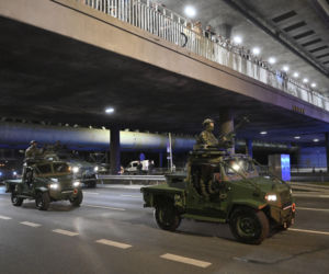 Nocna próba defilady wojskowej w Warszawie