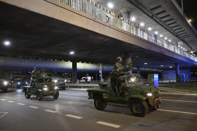 Nocna próba defilady wojskowej w Warszawie