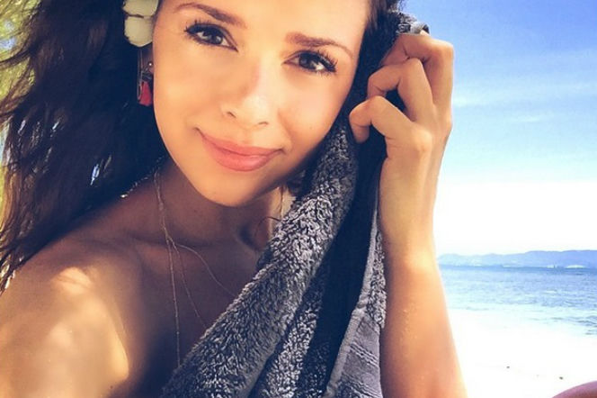 Klaudia Halejcio w samej chuście na plaży! [ZDJĘCIA]