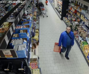 Świecie: Ci mężczyźni ukradli alkohol ze sklepu! Poznajesz ich? [ZDJĘCIA]