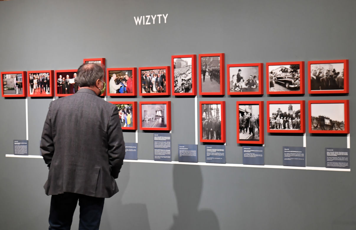 Ekspozycja "Szczecin. Atlas obecności" kładzie nacisk na rolę mieszkańców miasta oraz ich doświadczeń w budowaniu Szczecina od roku 1945 do współczesności.