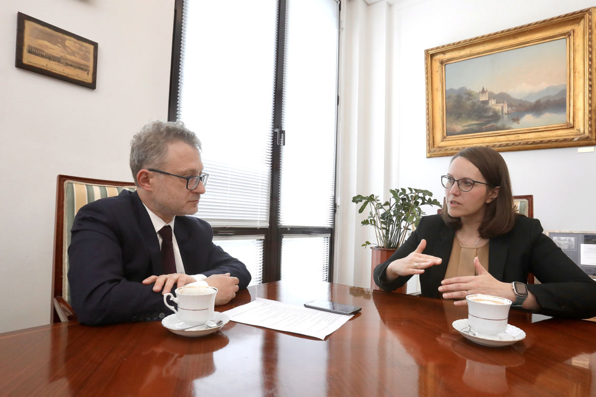 Wicenaczelny "Super Expressu" Hubert Biskupski w rozmowie z minister finansów Magdaleną Rzeczkowską