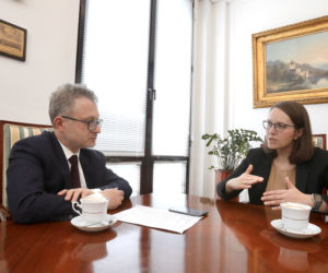 Wicenaczelny Super Expressu Hubert Biskupski w rozmowie z minister finansów Magdaleną Rzeczkowską