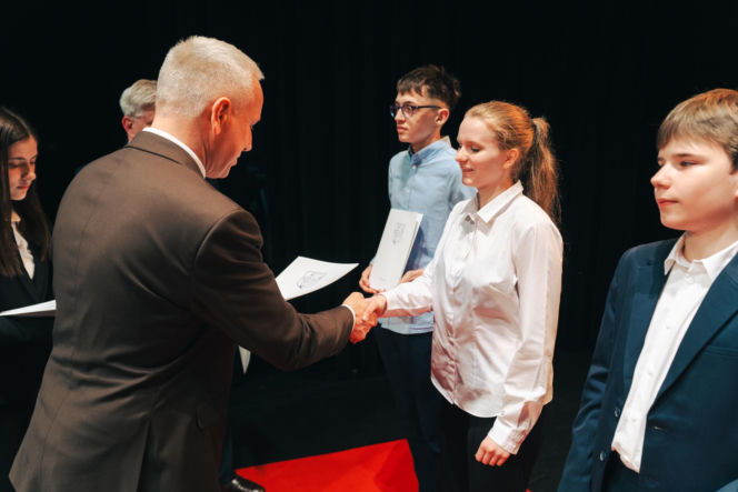 Najzdolniejsi uczniowie odebrali stypendia Prezydenta Miasta Siedlce