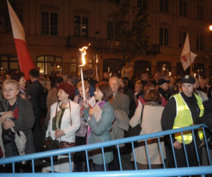 Marsz pamięci na Krakowskim Przedmieściu