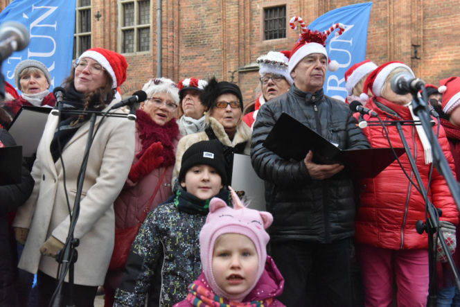 Orszak Trzech Króli 2026 w Toruniu. Zdjęcia z samego serca starówki