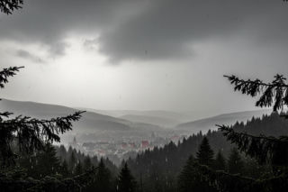 Ulewy nad Jeleniej Górze. Czy to już koniec sielanki na 05.12.2025?