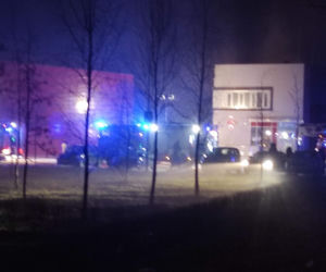 Kraków: Poteżny pożar archiwum Urzędu Miasta. Płoną dwie duże hale przy ulicy Na Załęczu. Akcja trwa [ZDJĘCIA]