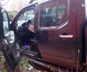 Nissan Navara w ogrodzeniu. Za kierownicą pijany 35-latek