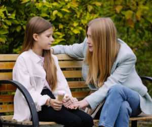 Na Wspólnej odc. 3373. Elżbieta (Paulina Chapko), Julka (Maja Oświecińska)