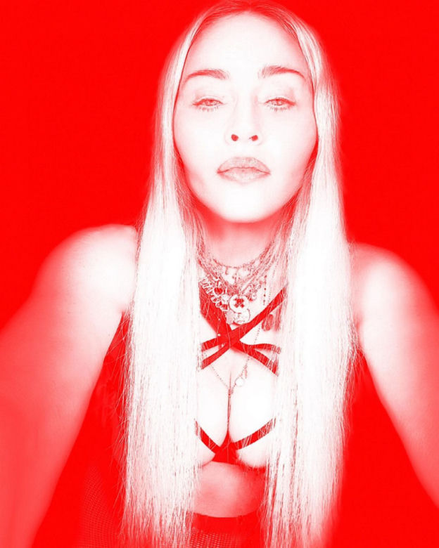 Madonna pokazała pośladki na wizji. Świeciła tyłkiem do kamery