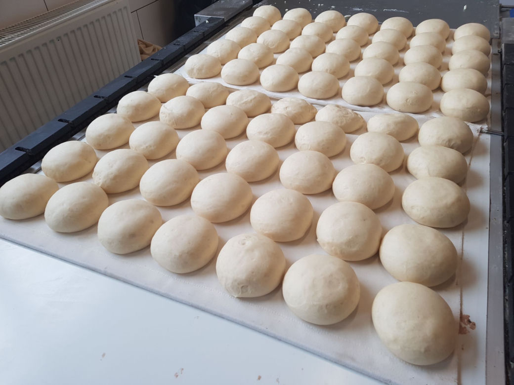 Tłusty czwartek w Olsztynie – Jak powstają pyszne pączki?