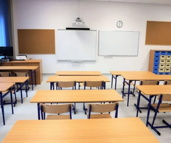 8000 zł dla nauczycieli