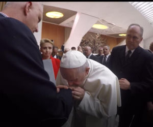 Posłanka z Torunia spotkała się z papieżem Franciszkiem. Przekazała mu raport dotyczący pedofilii w kościele
