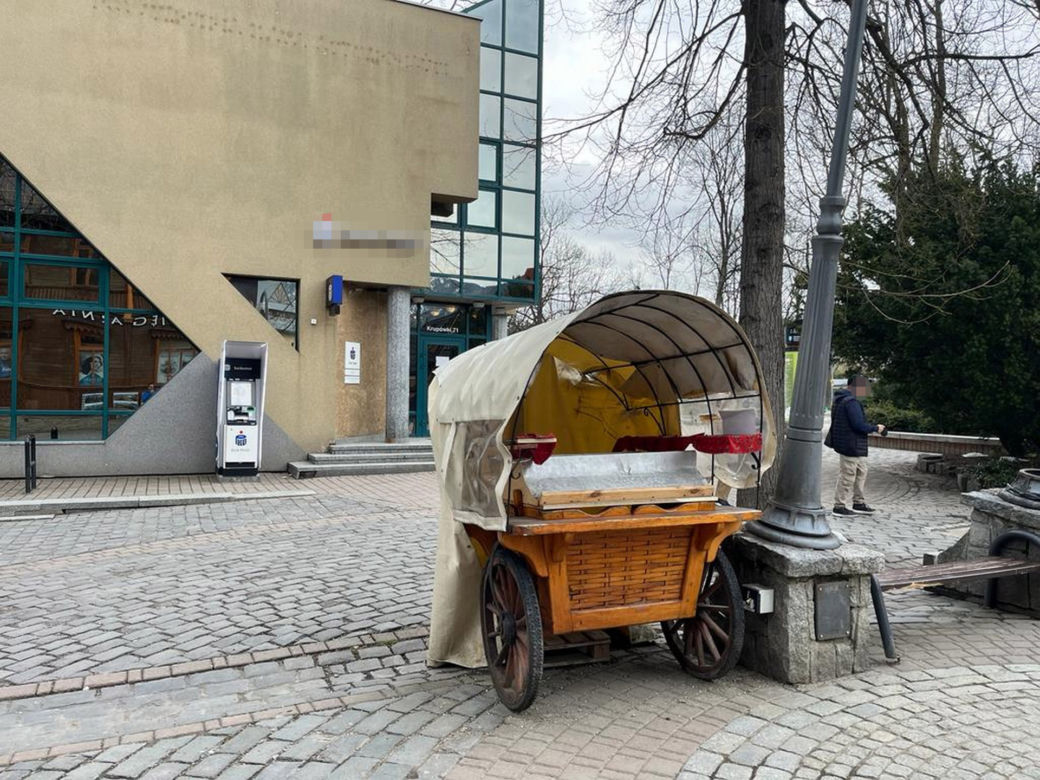 Wymarłe Zakopane przed sezonem. Pustki na Krupówkach i pod Gubałówką