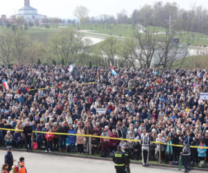 Tłumy pielgrzymów na Święcie Miłosierdzia w krakowskich Łagiewnikach